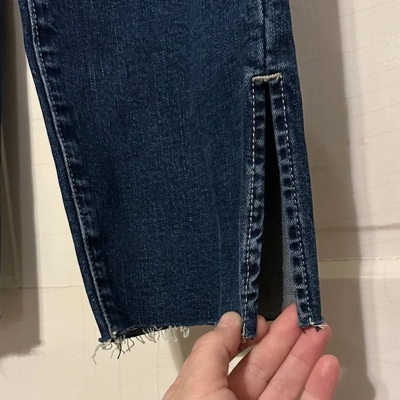 Kut from the Kloth Katy Ankle Straight Leg Dark Wash jeans 6 raw hem - Picture 3 of 8